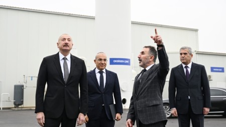 İlham Əliyev Bakıda zavod açılışında - FOTOLAR