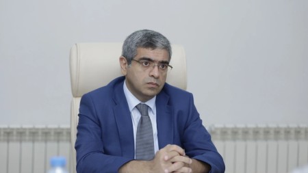 Nazir kimlərin erkən pensiyaya çıxdığını açıqladı