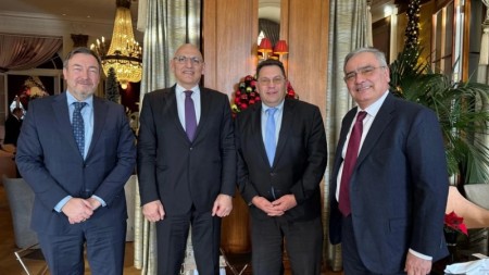 Elçin Əmirbəyov İsveçrə tərəfini mina problemi barədə məlumatlandırıb