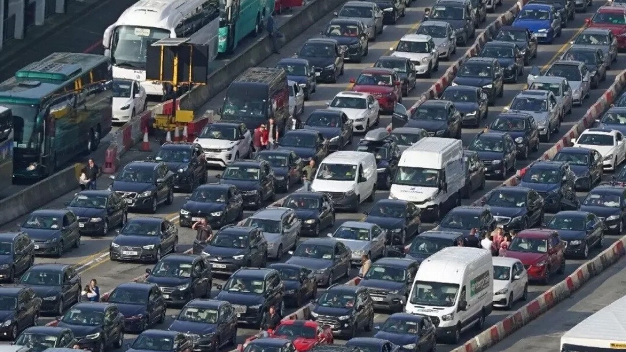 Bu ölkə 10 dəqiqə tıxacda qalanlara pul ödəyəcək