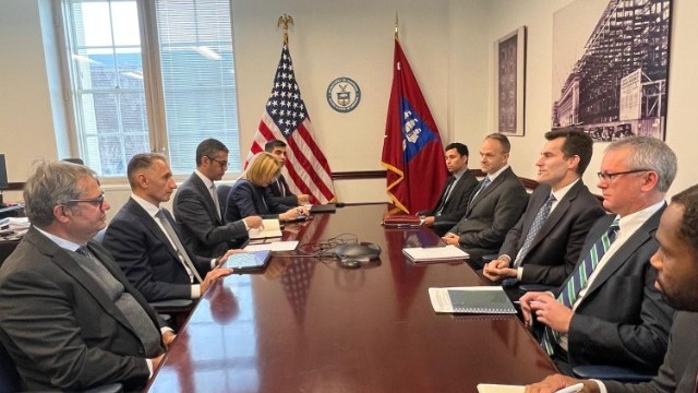 Nazir ABŞ Ticarət Departamenti katibinin müavinləri ilə görüşüb