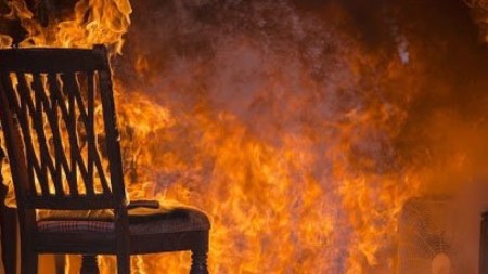 Bakıda kişi evdə yanaraq öldü