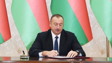 İlham Əliyev bir qrup idmançıları təltif etdi