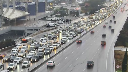 İlin ilk iş günü Bakı yollarında tıxac var - SİYAHI 