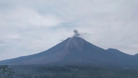 İndoneziyada Semeru vulkanı püskürdü 