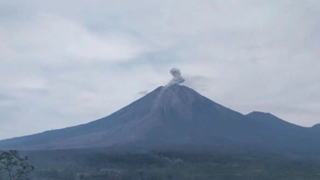 İndoneziyada Semeru vulkanı püskürdü 
