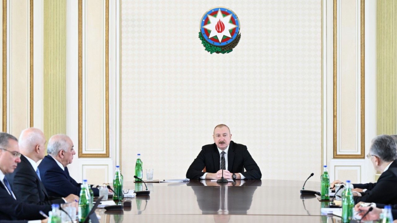 Prezident müşavirə keçirdi - Bu məsələlər müzakirə olundu - YENİLƏNİB