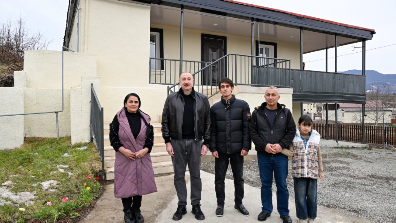 İlham Əliyev Heyvalı kəndində görülmüş işlərlə tanış oldu - FOTOLAR + YENİLƏNİB