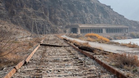 Naxçıvanda dəmir yolu xətti boyunca 10 stansiya yenidən qurulacaq