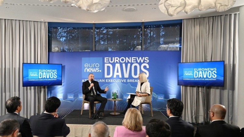 Prezident "Azərbaycan rəhbərliyi ilə səhər yeməyi" adlı tədbirdə - FOTO