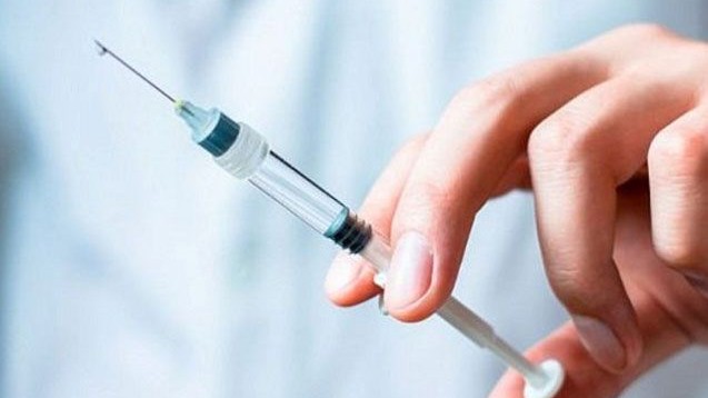 Kişi ailə üzvünün vurduğu iynədən şoka düşərək öldü