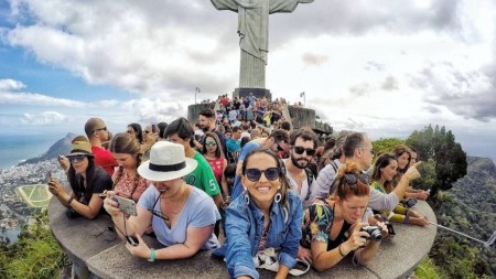 “Daqqamlanmış Ərazi”: Turistlər Niyə Rio-de-Janeyronun “tez-tez damğalanmış əraziləri” turizm bumu yaşayır və yoxsul məhəllələrə pul yatırır
