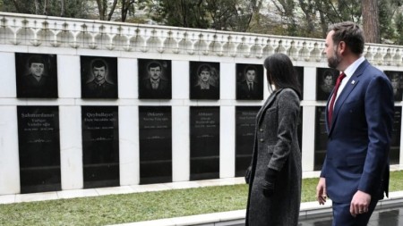 ABŞ səfirliyi: Vensin Şəhidlər Xiyabanını ziyarət etməsi hörmətin ifadəsidir