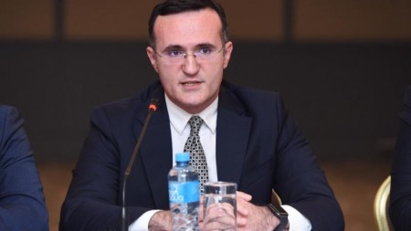 "Torpaq sahələrinin qanunsuz ayrılması ilə bağlı aktların ləğvi nəticəsində..." - Nazir müavini