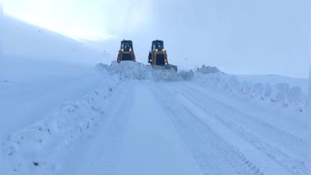 Kəlbəcərə 40 santimetrədək qar yağıb - VİDEO