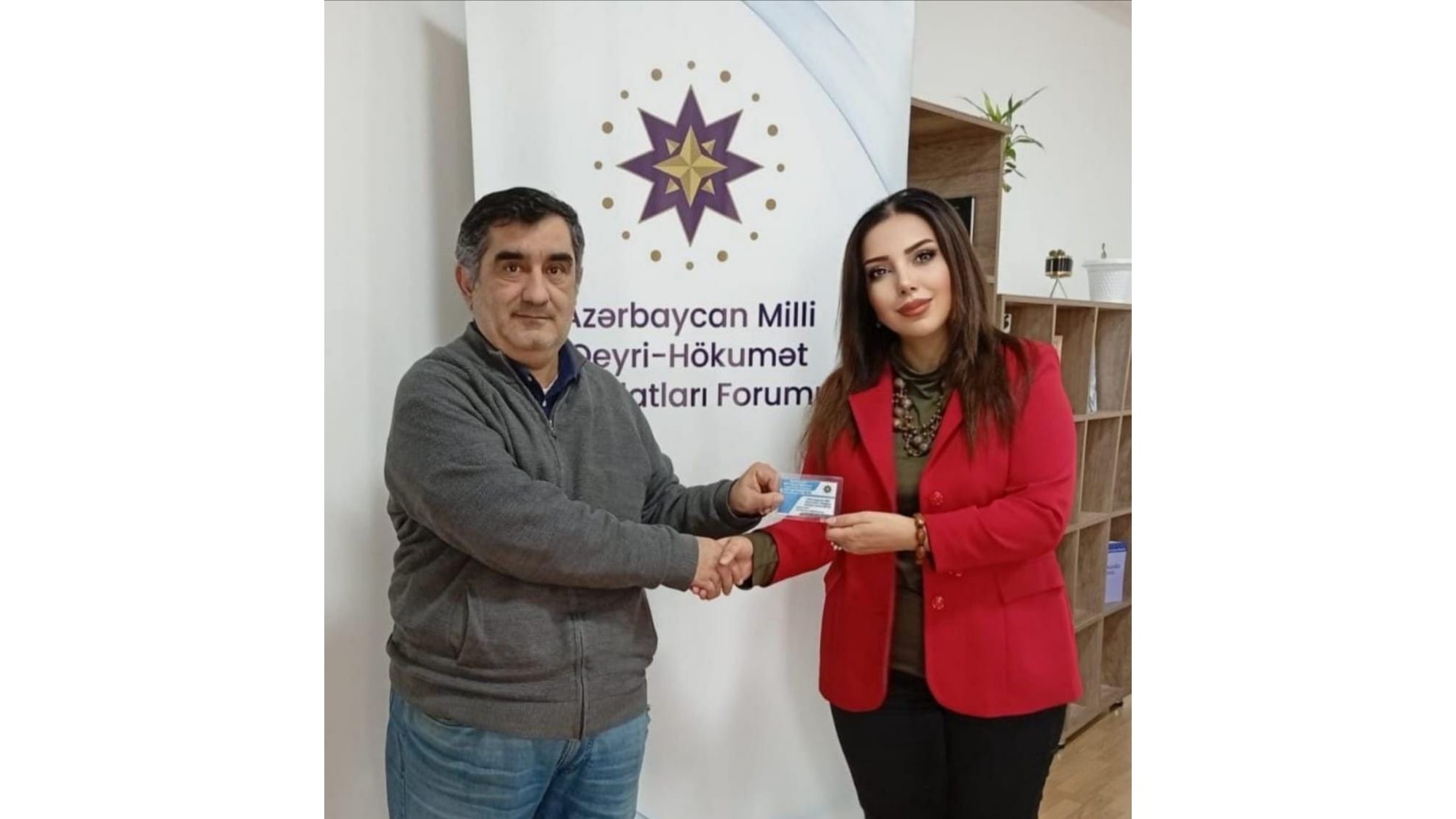 Dövlətçilik xəttinə sədaqətin nümunəsi: Cəmilə Çiçəyə yenilənmiş forum vəsiqəsi təqdim olundu