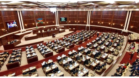 Parlamentin iclası başladı