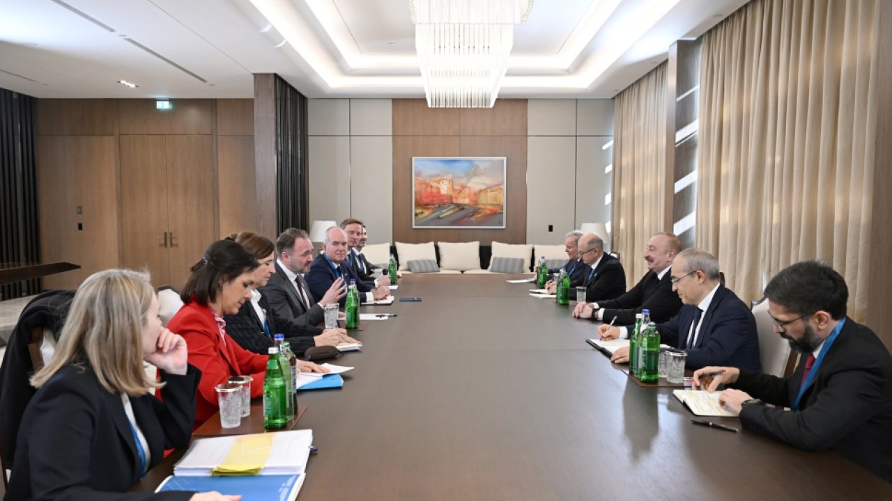 Prezident Avropa Komissiyasının enerji və mənzil siyasəti üzrə komissarını qəbul etdi - FOTOLAR