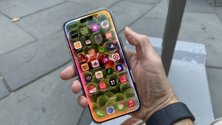 3 minlik "iPhone"nu oğurladı - 25 manata satdı