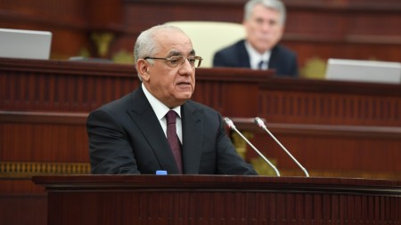 Əli Əsədov və nazirlər Milli Məclisə gəldi