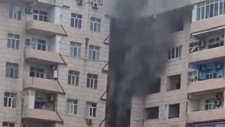 Bakıda yaşayış binasında yanğın söndürüldü - Sakinlər təxliyə edildi - VİDEO-YENİLƏNİB