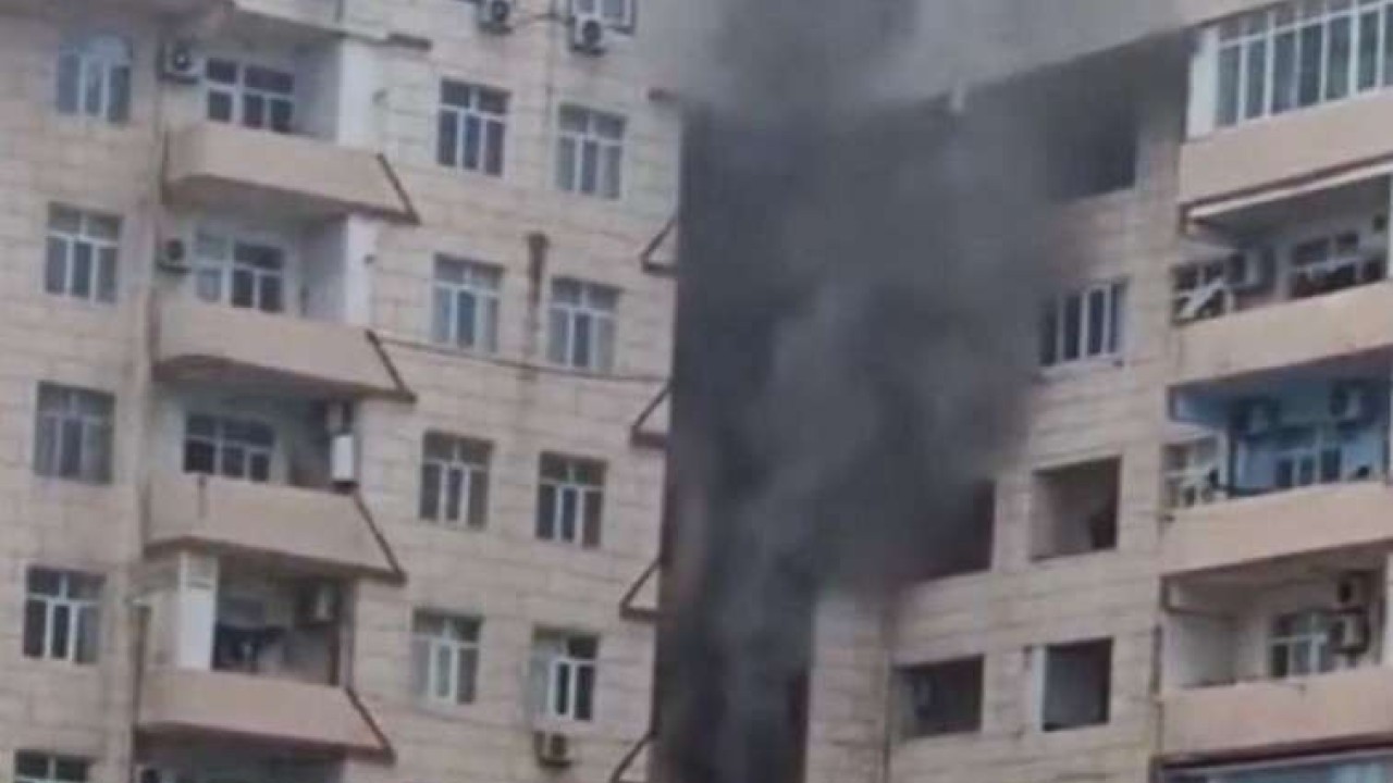 Bakıda yaşayış binasında yanğın söndürüldü - Sakinlər təxliyə edildi - VİDEO-YENİLƏNİB