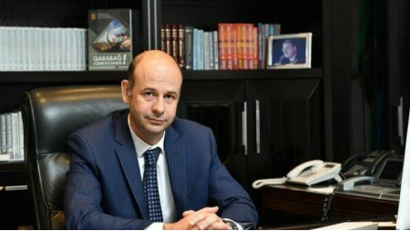 Yeni sədr rəisi işdən azad etdi