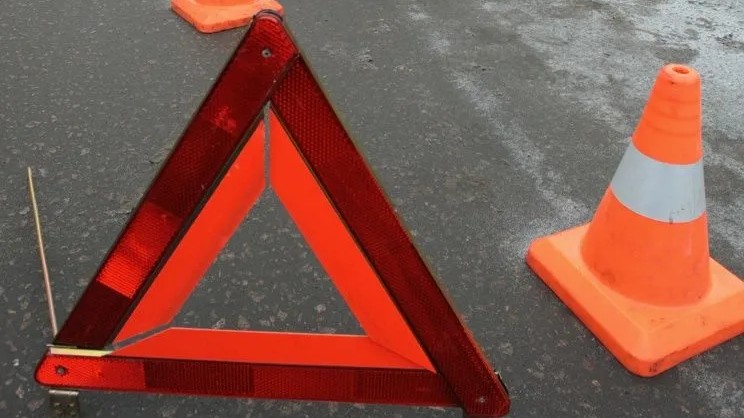 Mingəçevirdə maşın "Qala"ya çırpıldı - Yaralılar var 