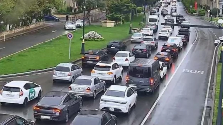 Bakıda 18 istiqamətdə tıxac müşahidə olunur 