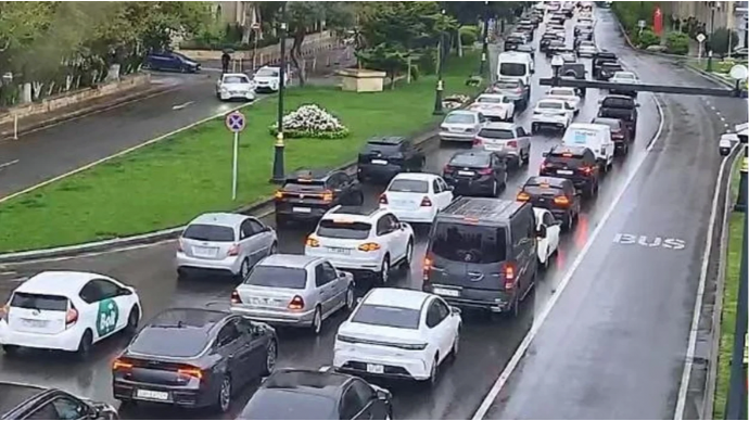 Bakıda 18 istiqamətdə tıxac müşahidə olunur 