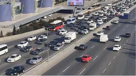 Bakıda 13 istiqamətdə tıxac müşahidə olunur 