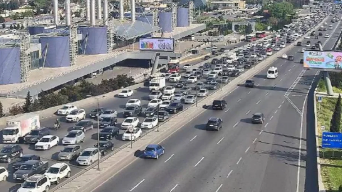 Bakının bir sıra yollarında tıxac yarandı 