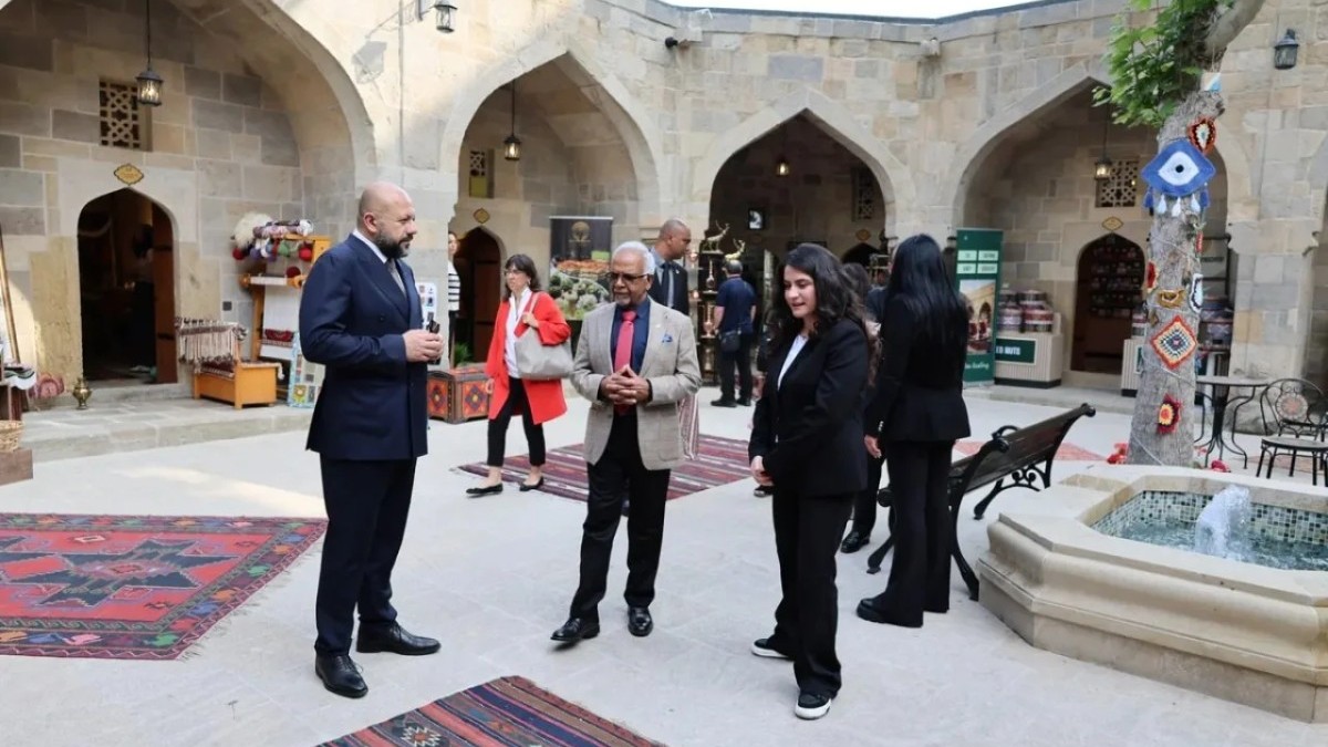Mavriki Prezidenti İçərişəhərdə oldu