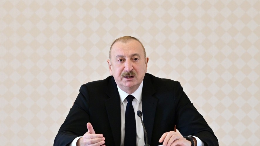 İlham Əliyev müşavirə keçirdi - FOTOLAR