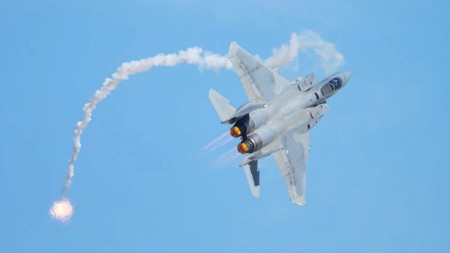 Amerikalı pilotun təyyarəsi bir ayda iki dəfə vurulub