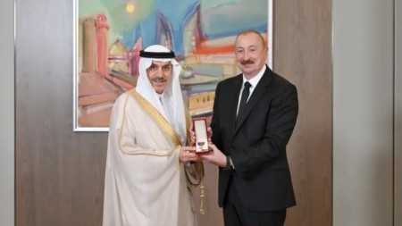 Prezident İslam İnkişaf Bankı Qrupunun sədrinə "Dostluq" ordenini təqdim etdi