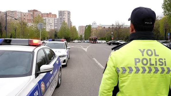 Yol Polisindən nümunəvi addım - VİDEO