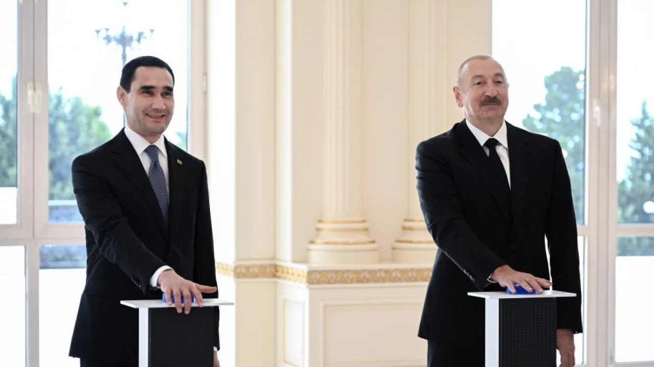 Azərbaycan Türkmənistana tanker hədiyyə etdi - FOTOLAR