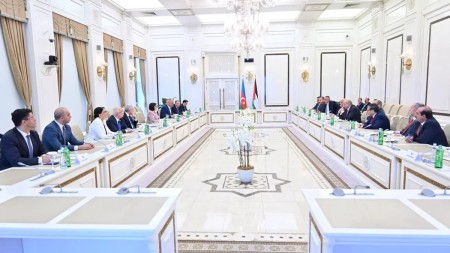 Spiker iordaniyalı həmkarı ilə görüşdü