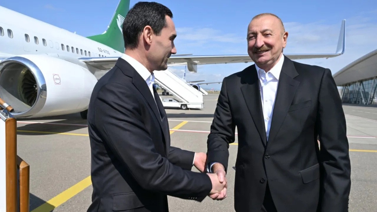 İlham Əliyev Berdiməhəmmədovu Füzulidə qarşıladı - FOTOLAR