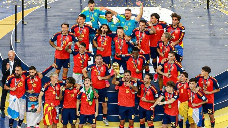 İspaniya ikiqat dünya çempionu oldu
