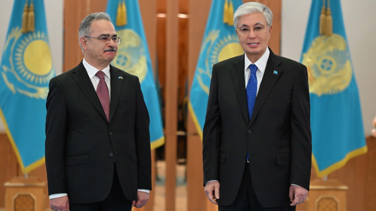 Azərbaycan səfiri etimadnaməsini Qazaxıstan Prezidentinə təqdim etdi
