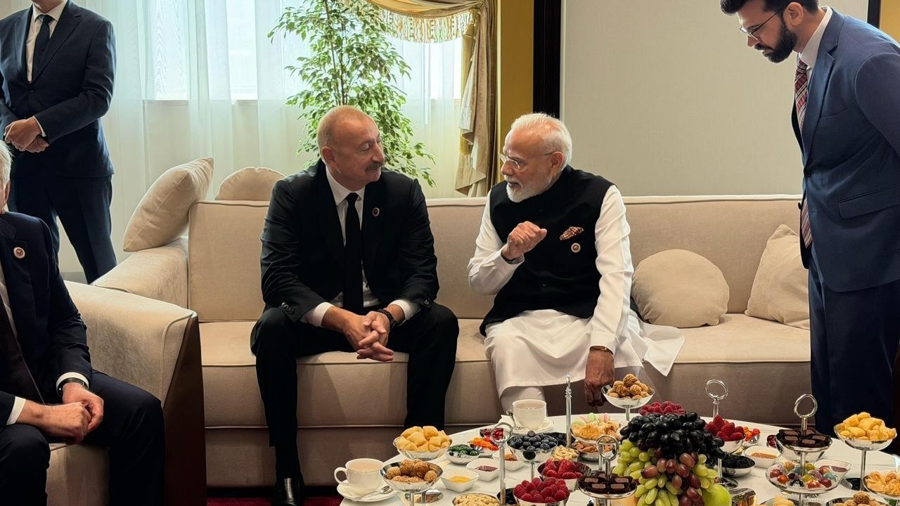 Prezident Bişkekdə Hindistan Baş naziri ilə söhbət etdi - FOTOLAR