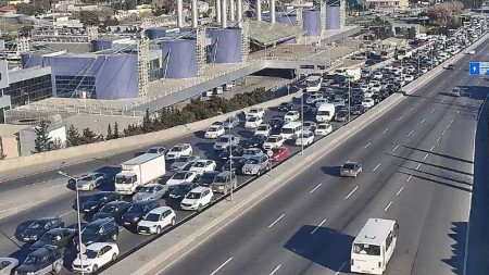 Bu yollarda tıxac var - SİYAHI