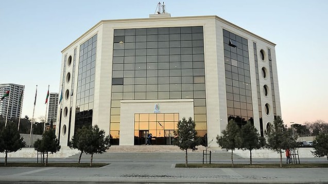 Hakimləri təhqir edən futbolçu cəzalandırıldı 