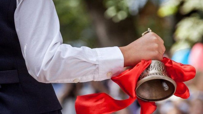 124 min uşaq üçün ilk zəng çalınır