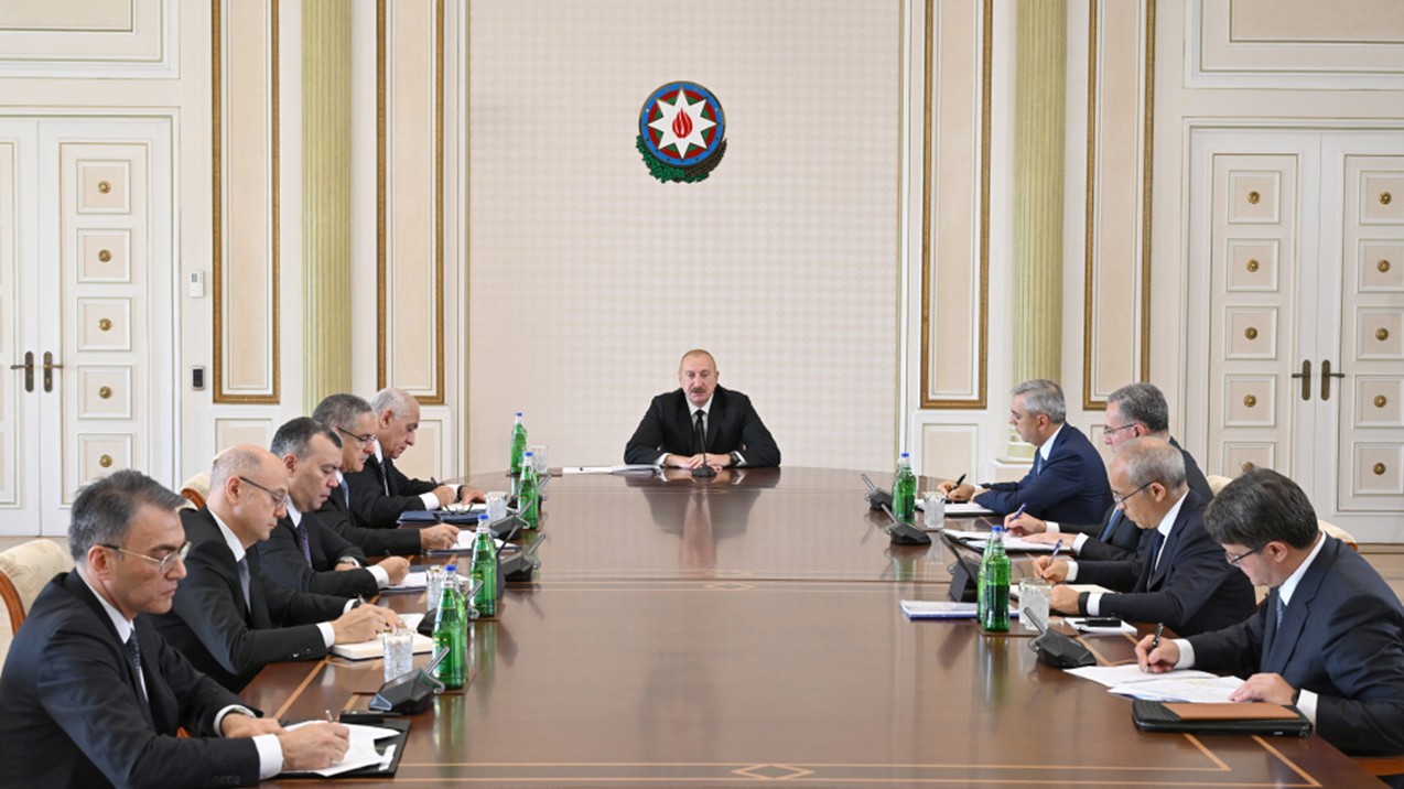 Prezident müşavirə keçirdi - FOTOLAR
