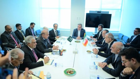 Şahbaz Şərif və Məsud Pezeşkian regiondakı vəziyyəti müzakirə ediblər