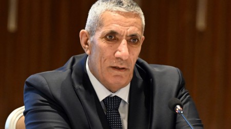 Deputat sənədsiz evlərdən danışdı