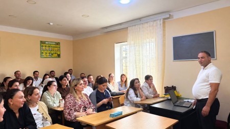 5 oktyabr – Müəllimlər Günü ərəfəsində Bakı şəhəri 347 nömrəli tam orta məktəbdə intizam qaydaları müzakirə olunub